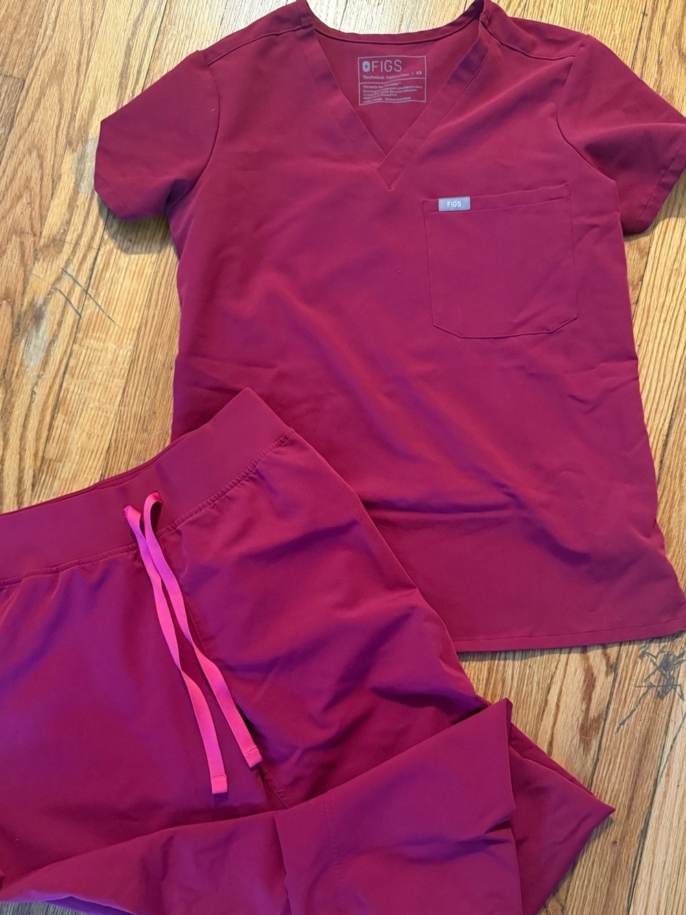 FIGS Women's Two-Piece Scrub Set XS Catrina Top and S Livingston Bottoms